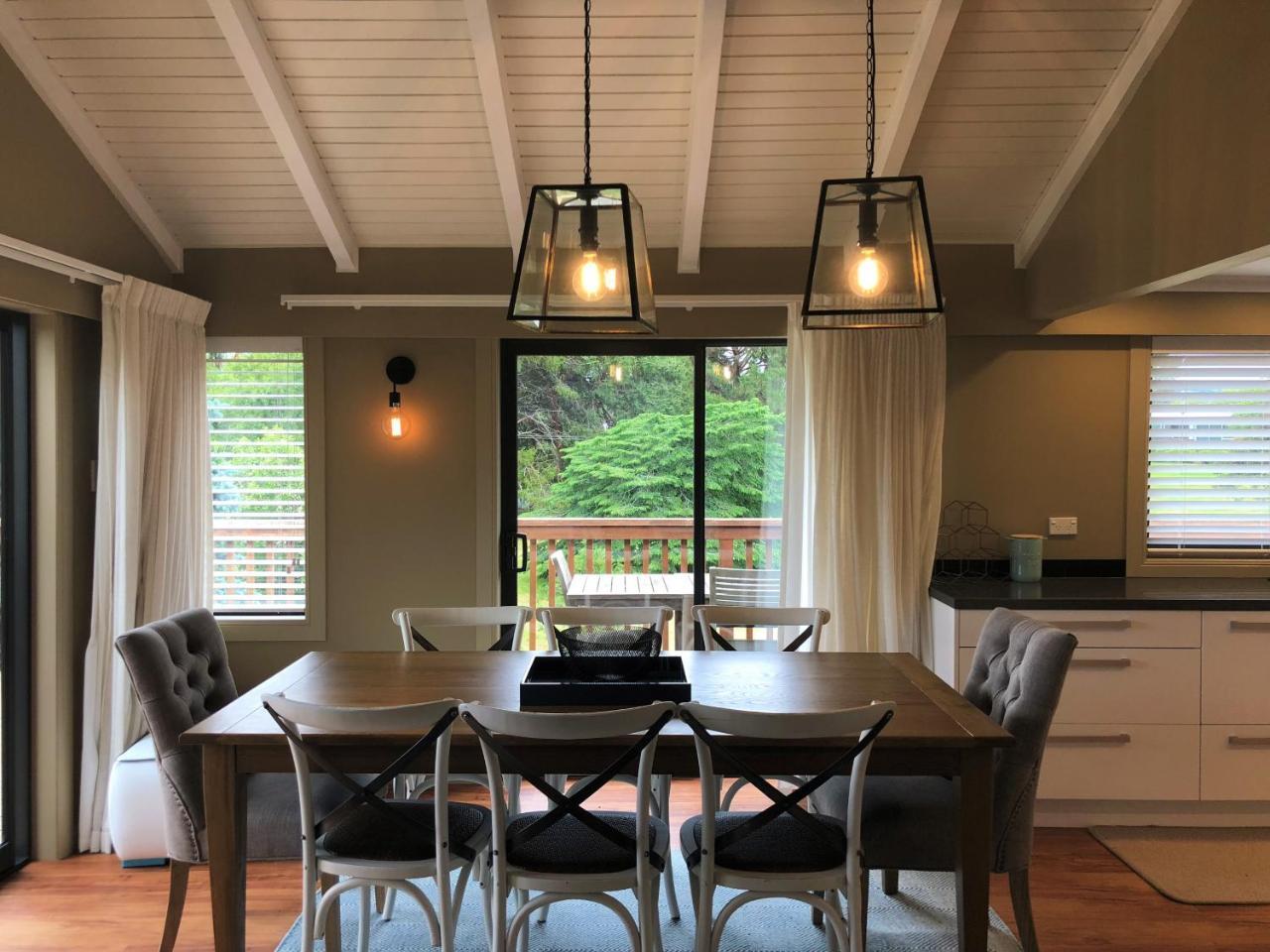 Kinloch Lakeview Lodge - Taupo ภายนอก รูปภาพ