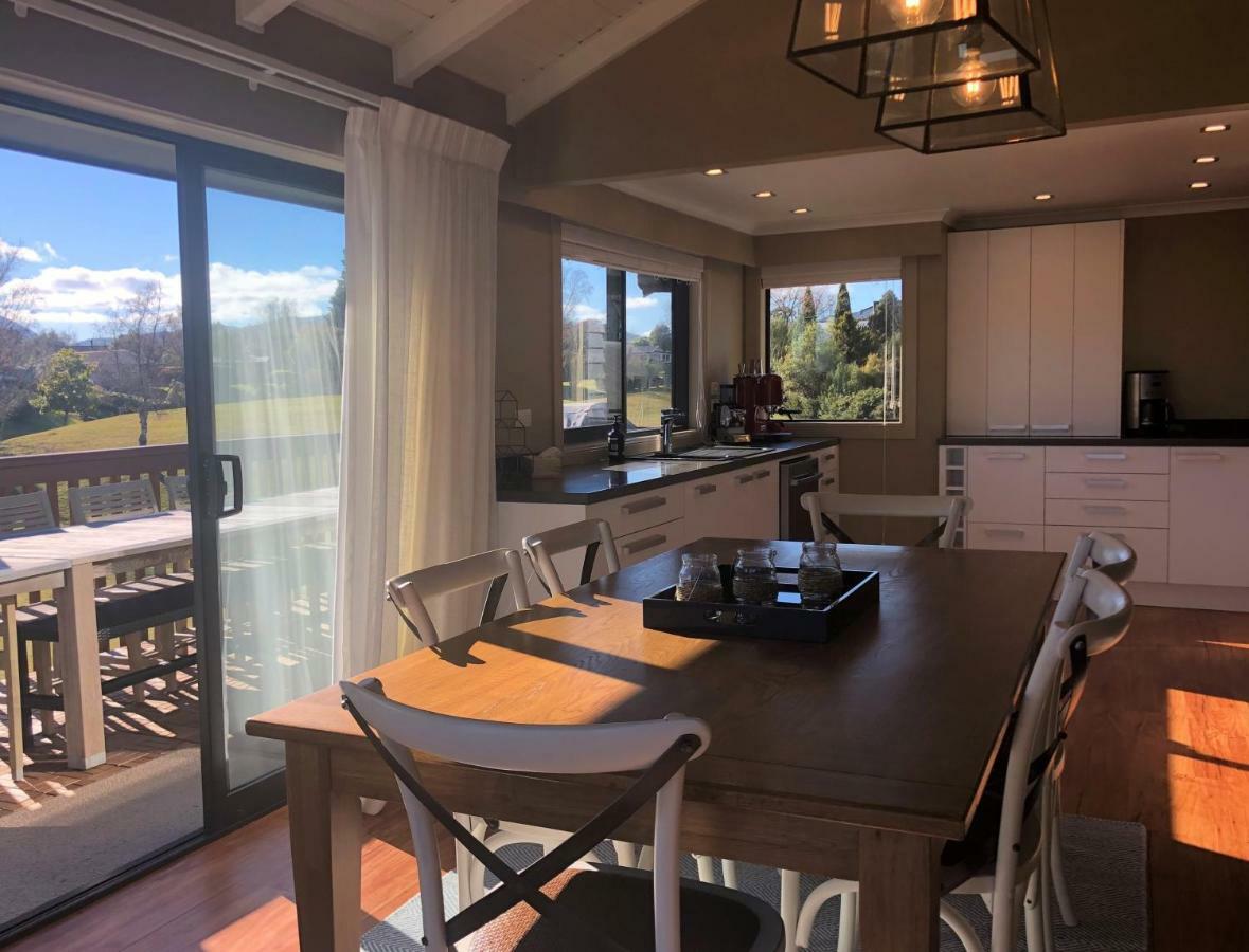 Kinloch Lakeview Lodge - Taupo ภายนอก รูปภาพ